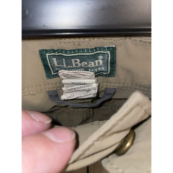 L.L Bean Men’s Cargo Hiking Pants Size 34 Khaki Athleisure Walking Zip Pocket - Picture 2 of 12